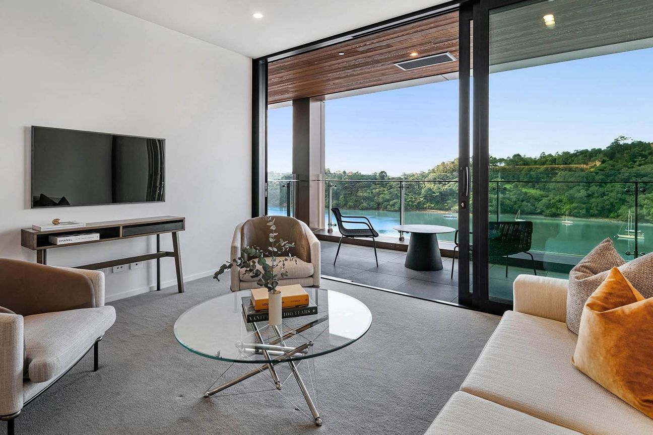 Waterfront Living, Brand New & Ready Now - Aanzicht 2