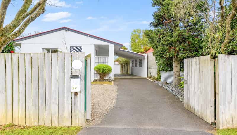 17 Saxbys Road, Glenview