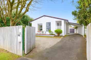 17 Saxbys Road, Glenview