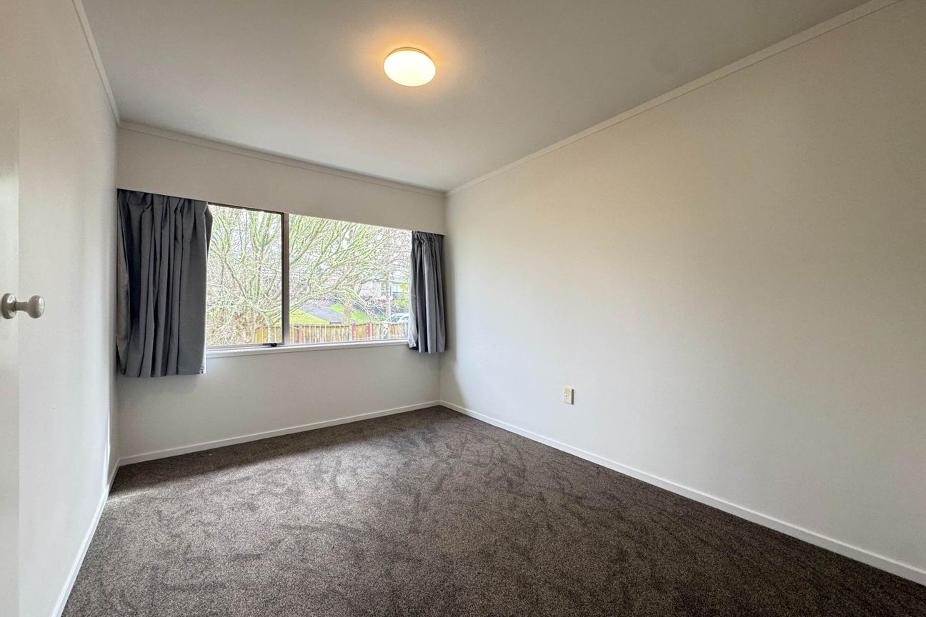 Renovated Three Bedroom Home With A Study Near... - Bild 6
