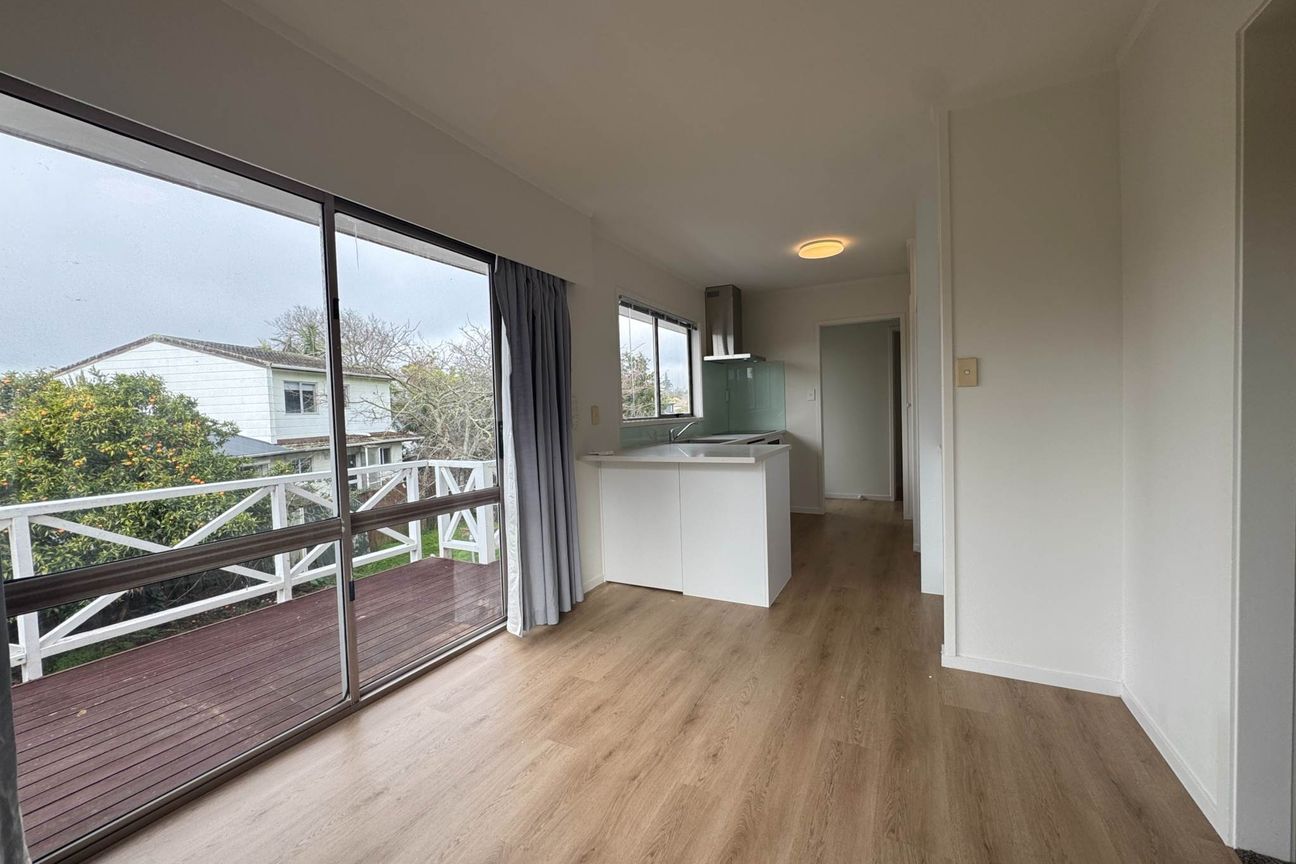 Renovated Three Bedroom Home With A Study Near... - Bild 3