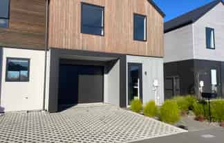 15 Malaga Crescent, Harewood