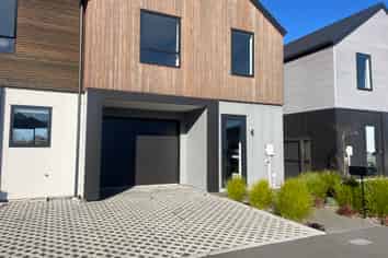 15 Malaga Crescent, Harewood