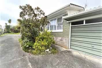 2/23 Aramoana Avenue, Devonport