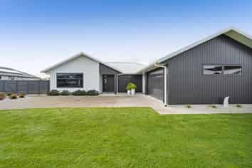 14 Hodge Park Lane, Inglewood