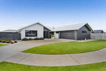 14 Hodge Park Lane, Inglewood