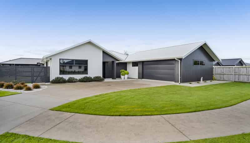 14 Hodge Park Lane, Inglewood