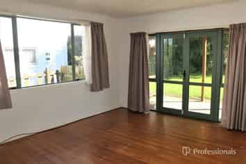 9 Greers Road, Weymouth