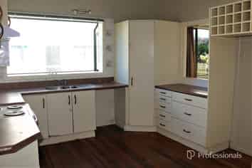 9 Greers Road, Weymouth