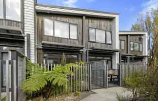 5 Glen Evans Crescent , Fairfield