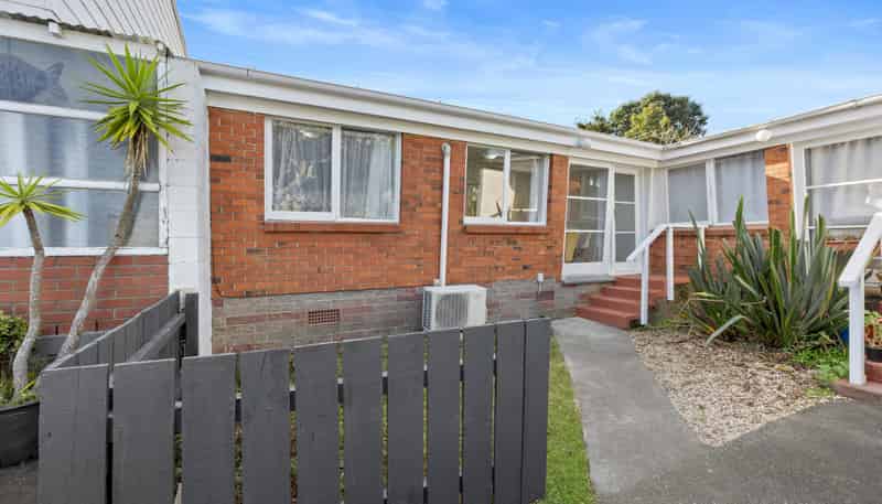 2/220A Church Street, Onehunga