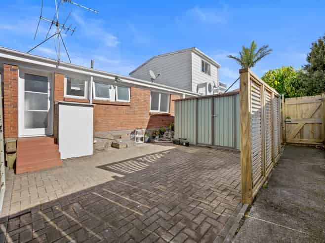 2/220A Church Street, Onehunga