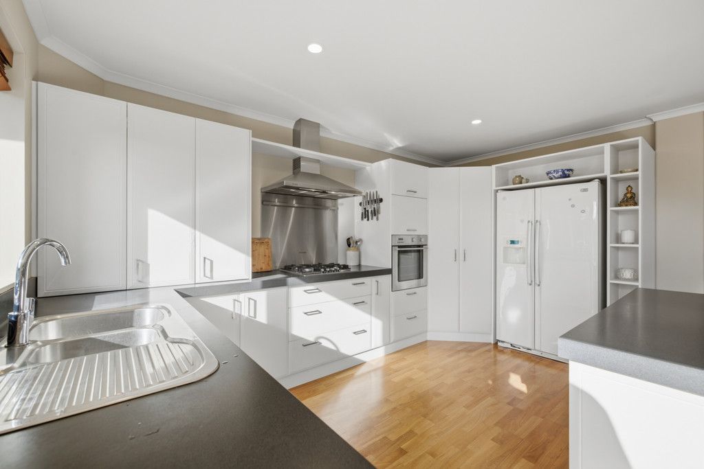 Solid Brick Beauty with Garage to Envy! - Vista 4