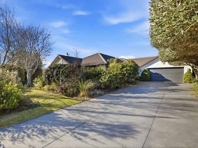 1 Caroline Way, Northwood