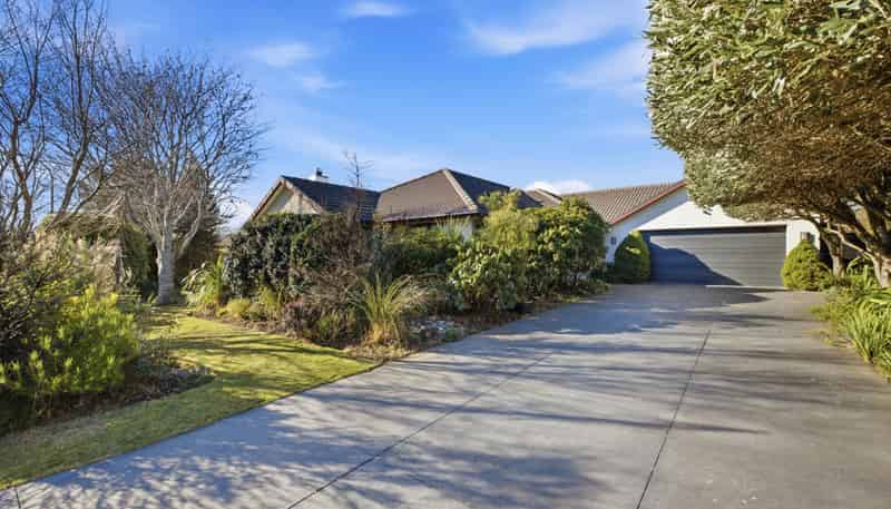 1 Caroline Way, Northwood