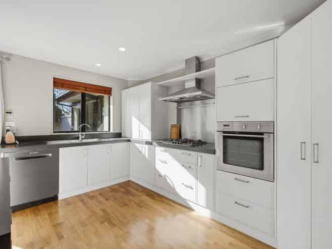 1 Caroline Way, Northwood
