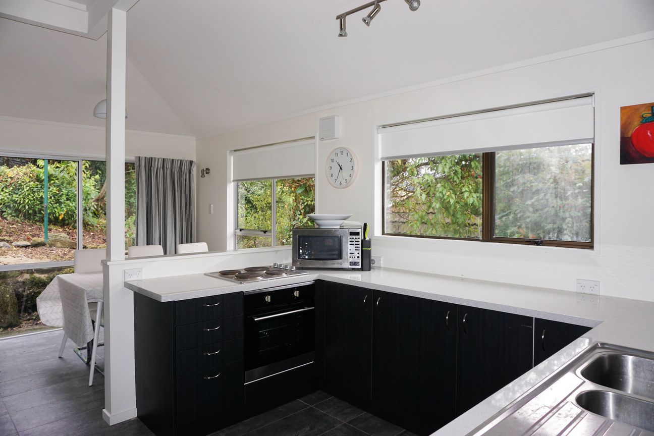 AVAILABLE NOW  High End Maori Hill Property - Widok 2
