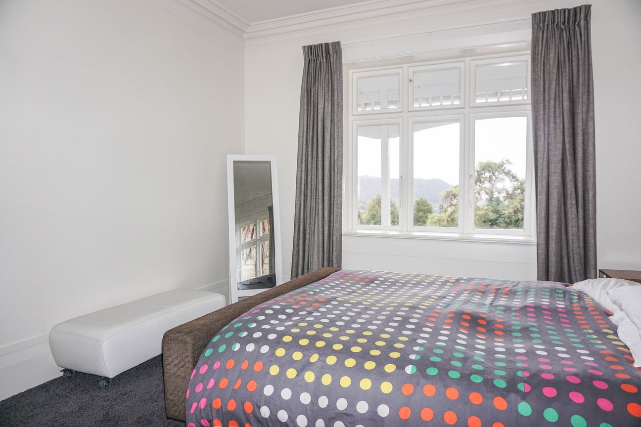 AVAILABLE NOW  High End Maori Hill Property - Więcej
