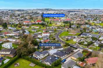 15b Crown Crescent, Otara