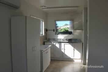 9a Greers Road, Weymouth