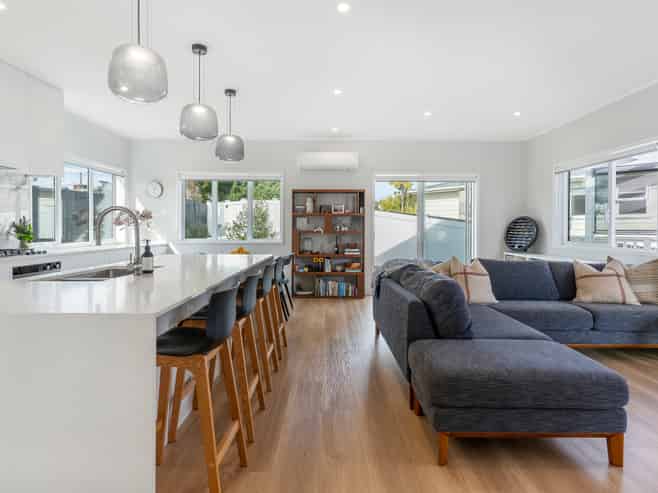 17A Roseneath Place, Birkdale