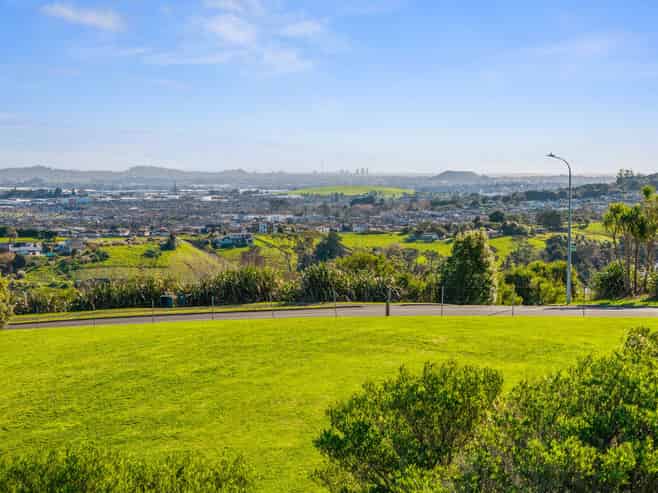 8 Sovereign Street, Flat Bush