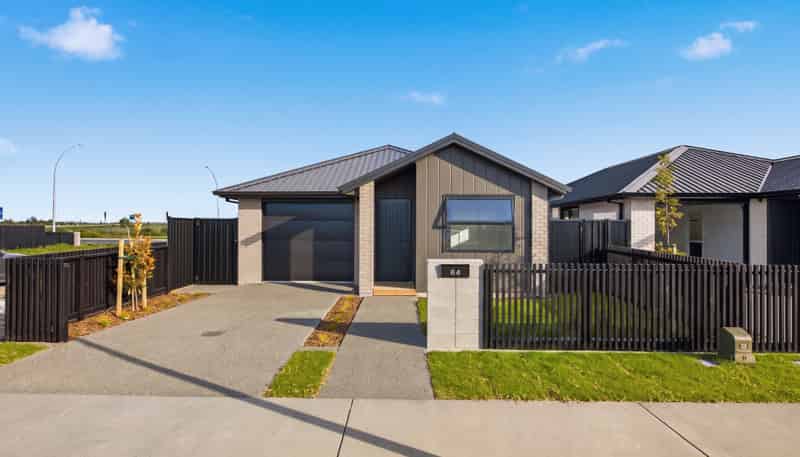 64 Empire Crescent, Papamoa