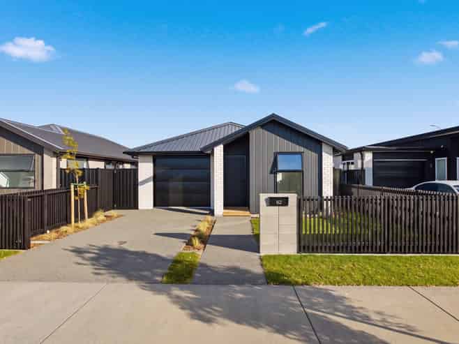 62 Empire Crescent, Papamoa