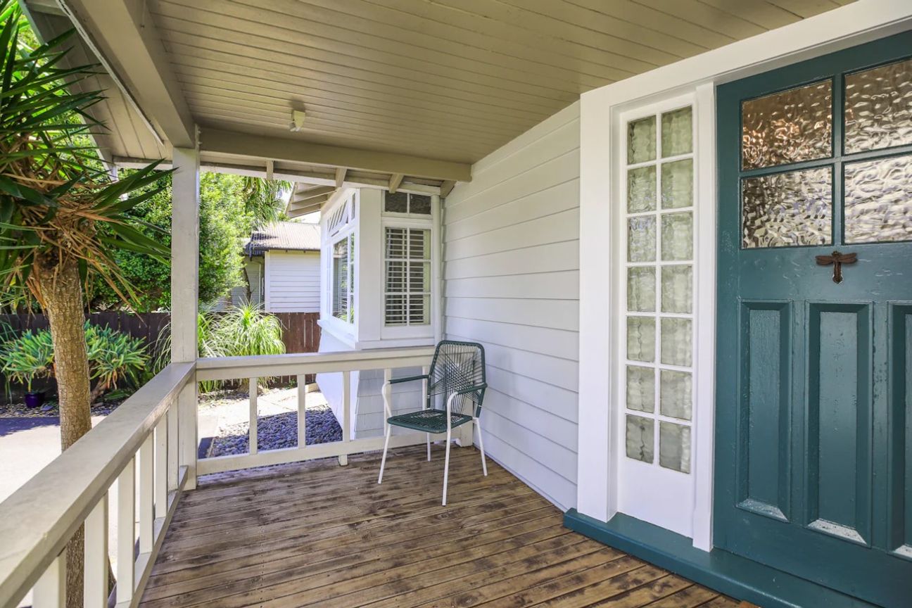 Character Bungalow, Minutes from the City! - Bild 2