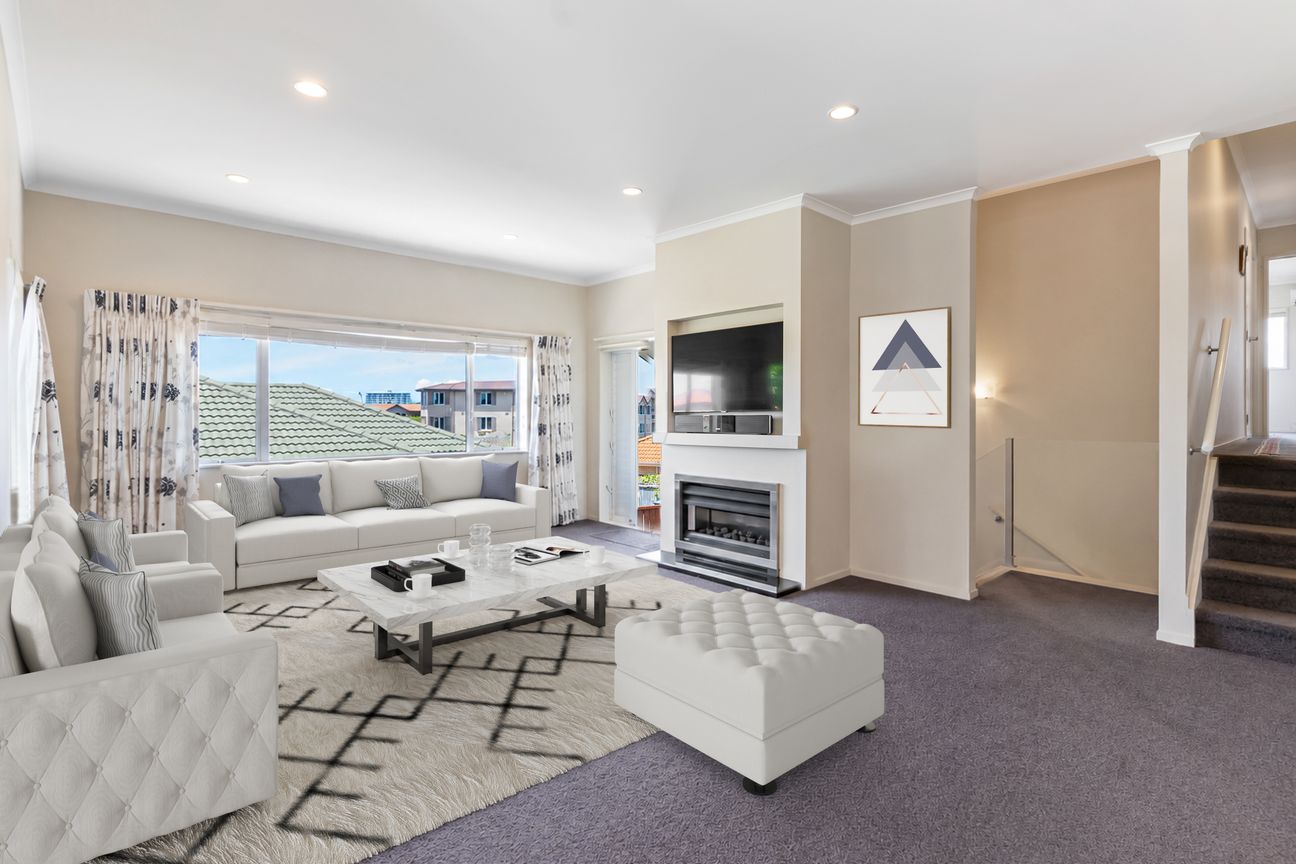 SEA VIEWS IN OREWA - EXCEPTIONAL COASTAL LIVING! - Fler
