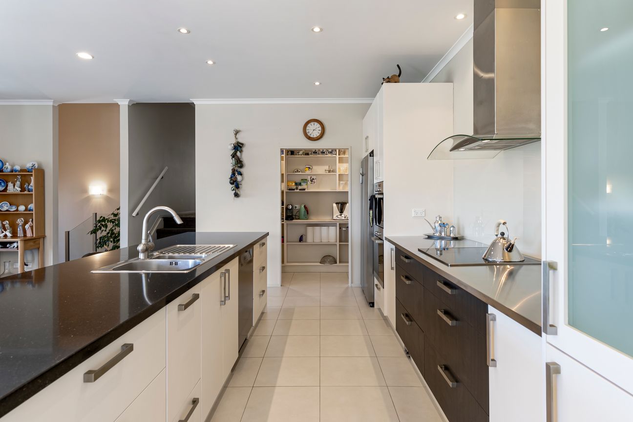 SEA VIEWS IN OREWA - EXCEPTIONAL COASTAL LIVING! - Bild 5