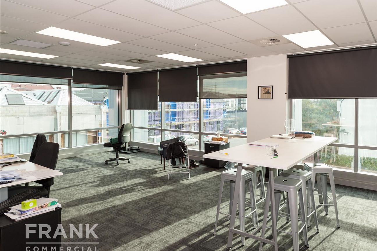 Modern Office Space with Exceptional Shared Facilities - Widok 4