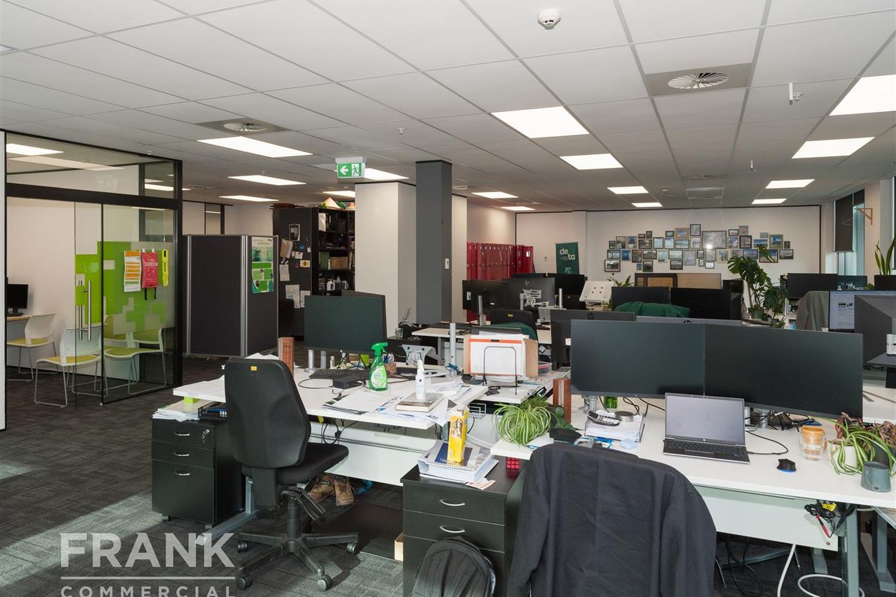 Modern Office Space with Exceptional Shared Facilities - Widok 3