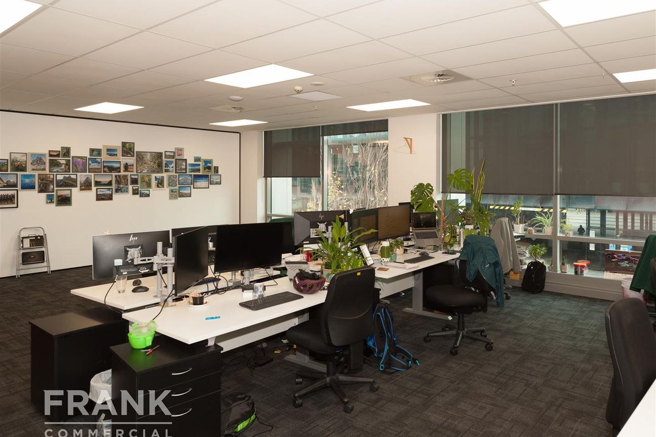 Modern Office Space with Exceptional Shared Facilities - Widok 5