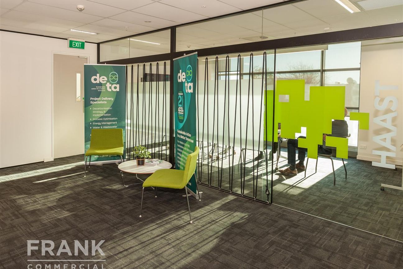 Modern Office Space with Exceptional Shared Facilities - Widok 6