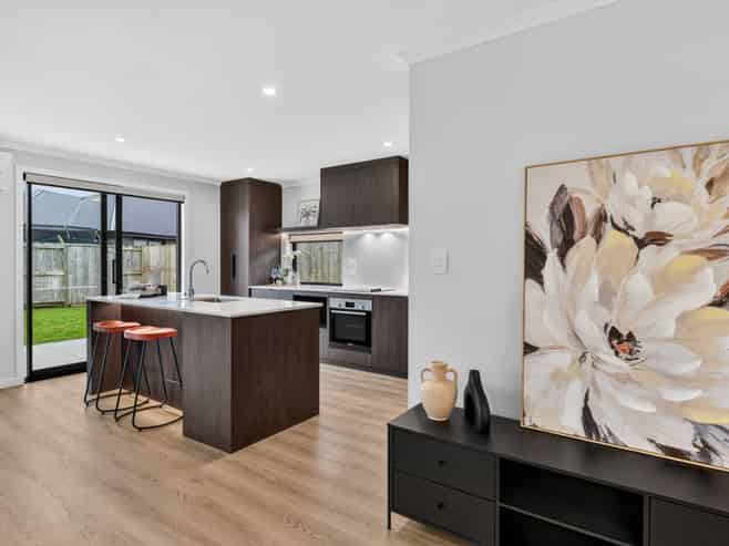 2/15 Kimbolton Street, Rototuna