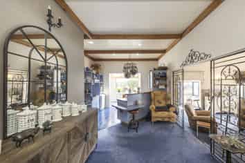 Vendor on the move - make an offer