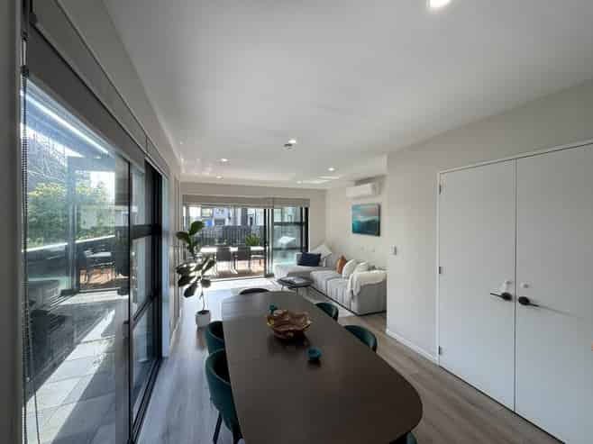40 Glidepath Road, Hobsonville