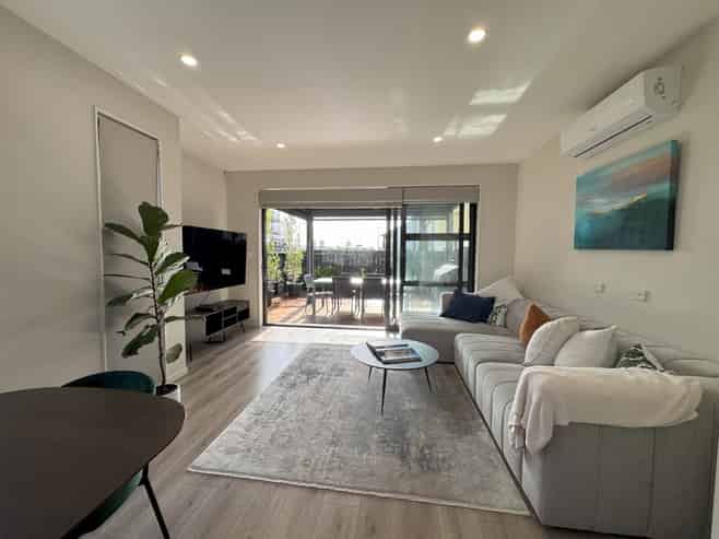 40 Glidepath Road, Hobsonville