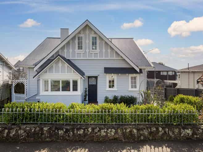 18 Seaview Terrace, Mount Albert