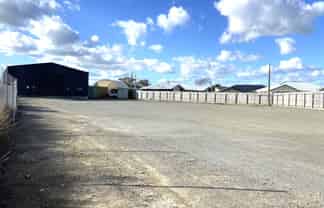 Versatile workshop or storage for lease