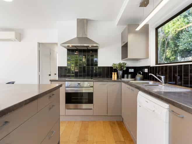42A Woodlands Crescent, Browns Bay