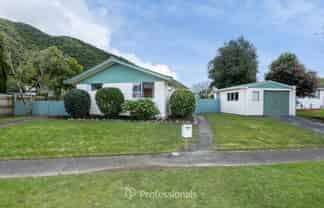 35 Larchmont Grove, Totara Park
