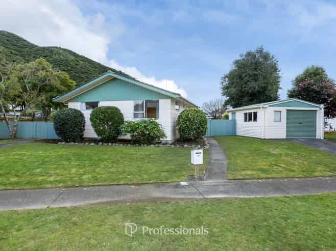 35 Larchmont Grove, Totara Park