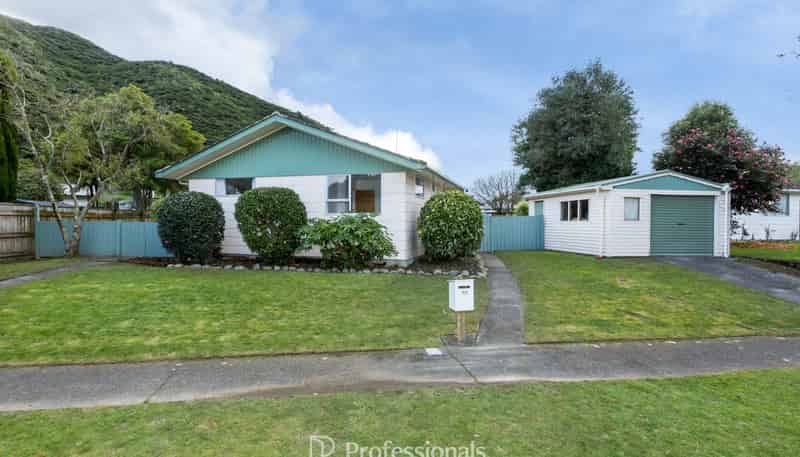 35 Larchmont Grove, Totara Park