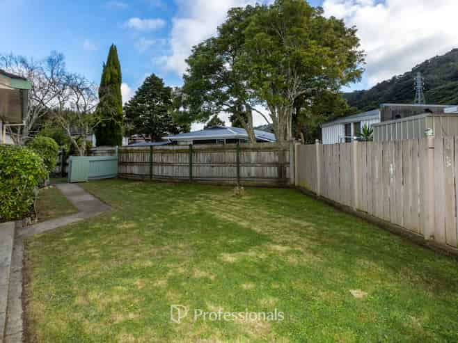 35 Larchmont Grove, Totara Park