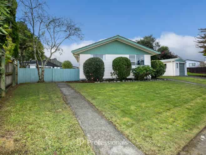 35 Larchmont Grove, Totara Park