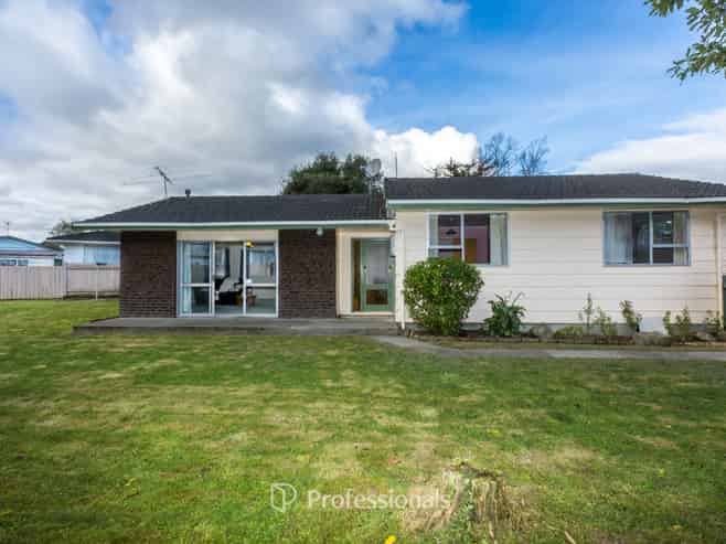 35 Larchmont Grove, Totara Park