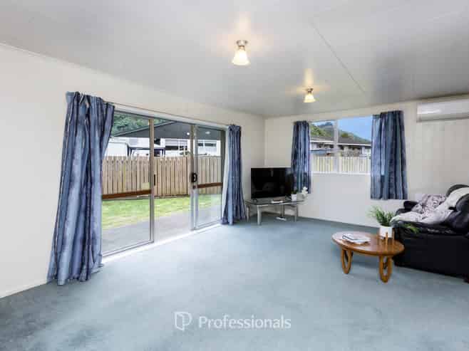 35 Larchmont Grove, Totara Park