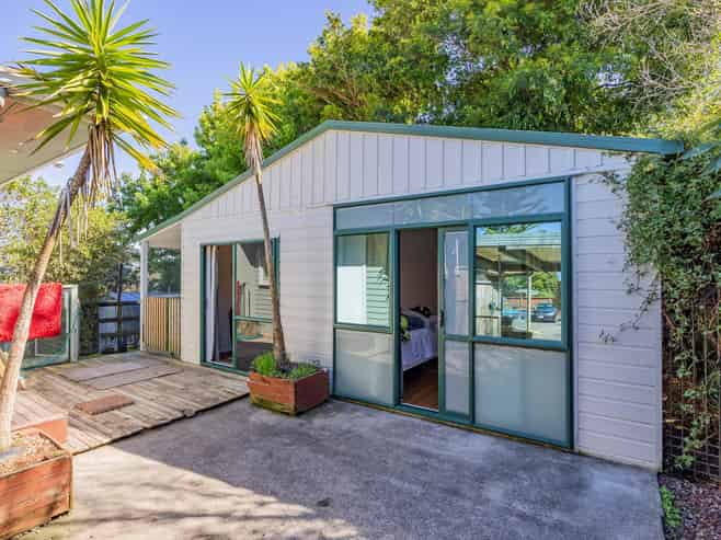 438 Don Buck Road, Massey